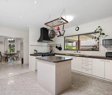 Spacious Family Home Close to Hospital - Photo 3