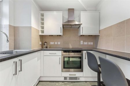 Studio Flat to rent in Queen Anne Street, Marylebone. - Photo 5