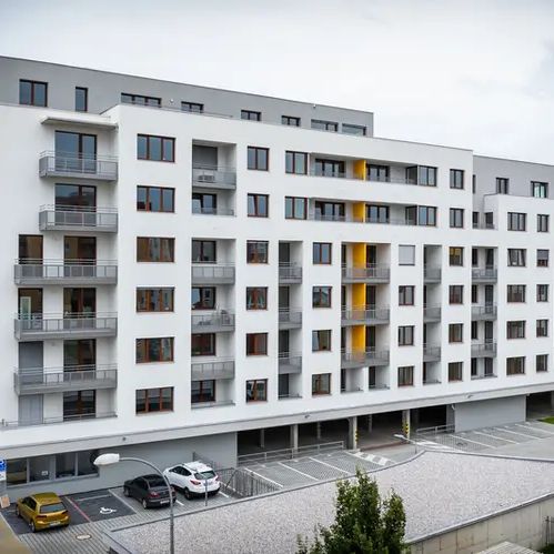 Prostorný byt 3+kk s lodžií a garážovými stáními, 68 m - Photo 1