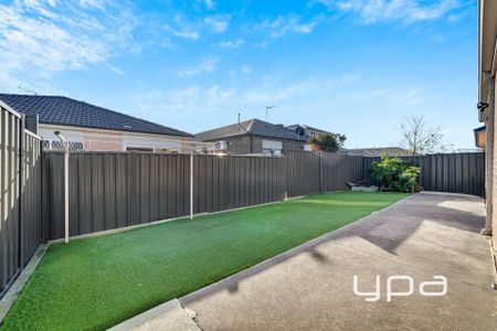 SPACIOUS FAMILY HOME IN A CONVENIENT LOCATION! - Photo 2