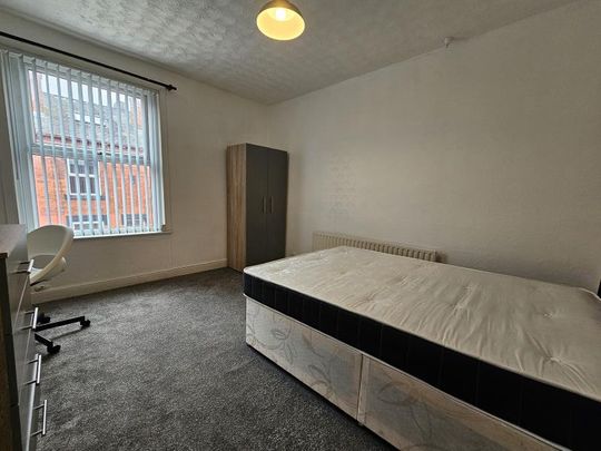 Beamsley Mount, Hyde Park, Leeds LS6 1LR - Photo 1