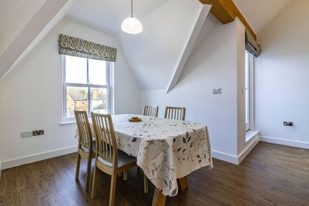 3 bedroom flat to rent - Photo 4