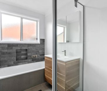 Renovated Single Level Townhouse – Walk to the Lake, Shops & School! - Photo 4