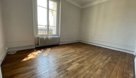 Appartement 4 pièces 95m2 REIMS 940 euros - Photo 2