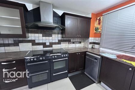 3 bedroom end of terrace house to rent - Photo 4