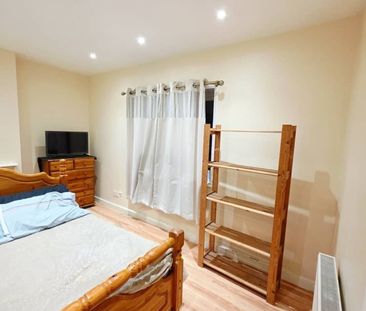 Room in a Shared House, Athelney St, SE6 - Photo 4