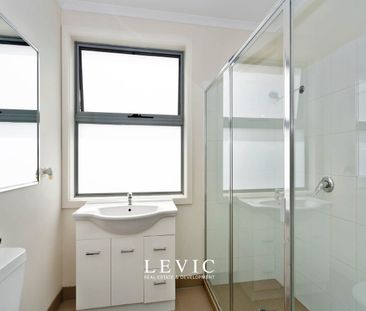 1/2 Myora Court, Chadstone, Vic 3148 - Photo 4