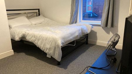 5 bedroom terraced house to rent - Photo 4