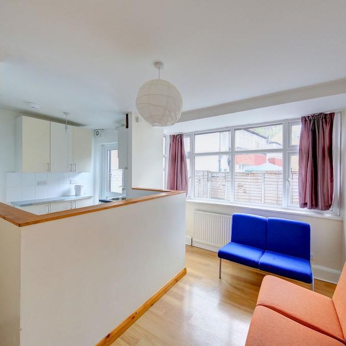 4 bedroom terraced house to rent - Photo 1