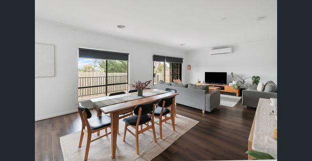 Welcome Home to Connor St– Where Quality Meets Convenience - Photo 1