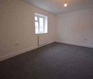 2 bedroom end of terrace house to rent - Photo 6