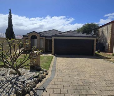 LESS THAN 500m TO WARNBRO BEACH! - Photo 2