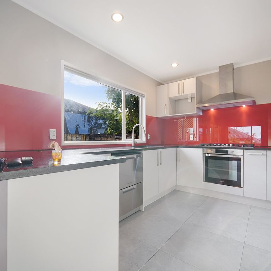 Modern 4-Bedroom Beauty in Wiri - Photo 1