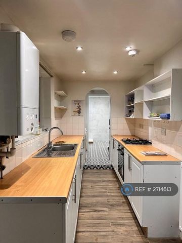 3 bedroom terraced house to rent - Photo 2