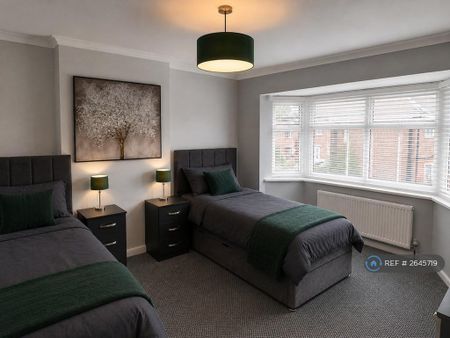 3 bedroom semi-detached house to rent - Photo 4