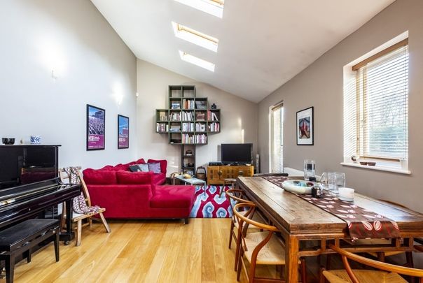 2 bedroom mews to rent - Photo 1