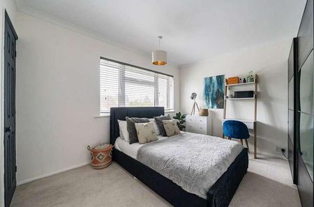 East Hill, Woking, Surrey, GU22 - Photo 5