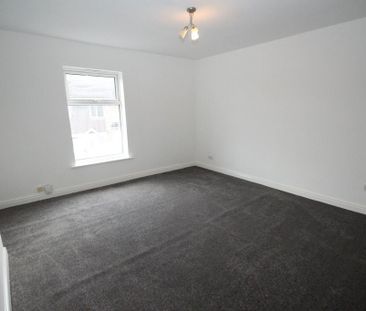 2 bedroom end of terrace house to rent - Photo 1