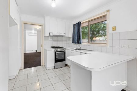 Charming 3 Bedroom Brick Unit in Prime St Albans Location - Photo 4