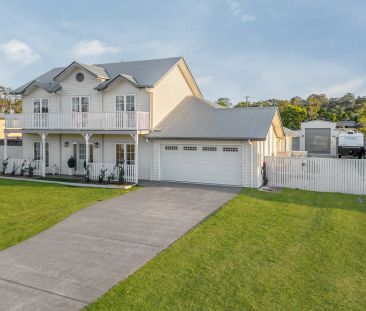 A Home of Distinction - Where Elegance Meets Everyday Life - Photo 2