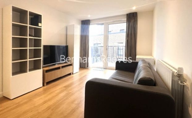 2 Bedroom flat to rent in Ashton Reach, Surrey Quays, SE16 - Photo 1