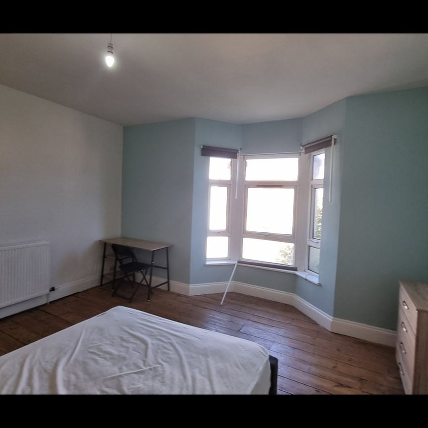 Room in a Shared House, Albert Park Place, BS6 - Photo 1