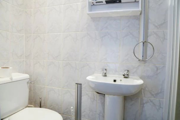 Royal Canal Terrace, Dublin - Photo 1