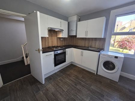 2 Bed Maisonette, Northumberland Park, N17 - Photo 3