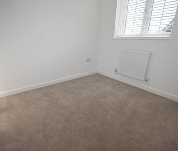 William Holland Close, Rugby, CV21 - Photo 1