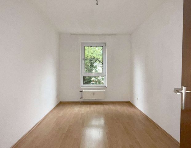 WBS ERFORDERLICH! SCHÖNE 3-ZIMMERWOHNUNG MIT BALKON IM 1.OG IN BARMEN - Foto 1
