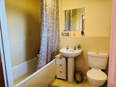 2 bedroom flat to rent - Photo 4