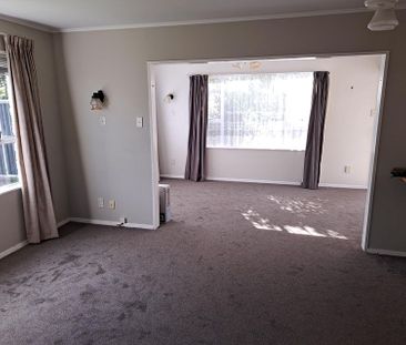 Sunny and warm three bedroom townhouse in Waterloo - Photo 4