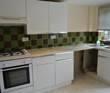 2 bedroom semi-detached house to rent - Photo 6