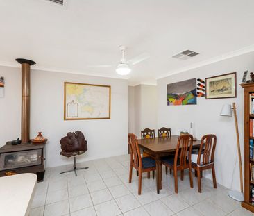 A family-friendly home with a backyard made for entertaining - Photo 4