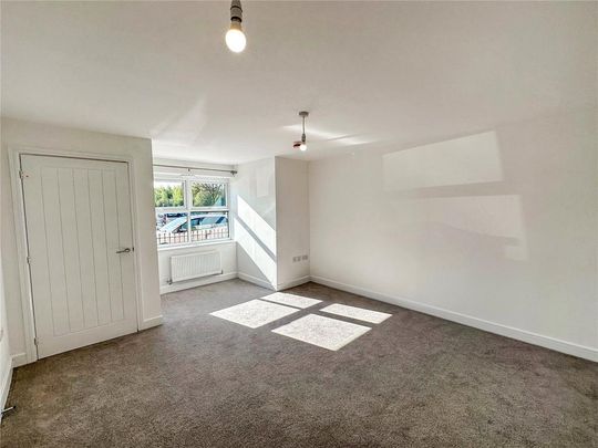 3 bedroom end of terrace house to rent - Photo 1