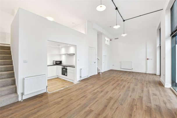 A modern apartment, close to Battersea Park - Photo 1