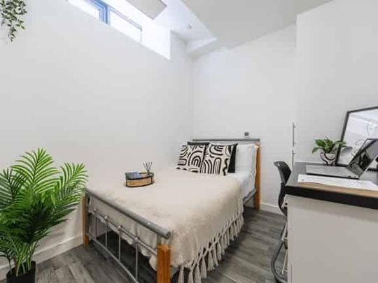 Bronze Studio - Photo 1