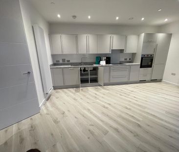 Two bedroom two bathroom apartment in barking - Photo 1