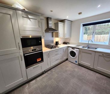 3 bedroom semi-detached house to rent - Photo 4