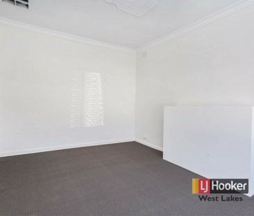 Character Home - Photo 2