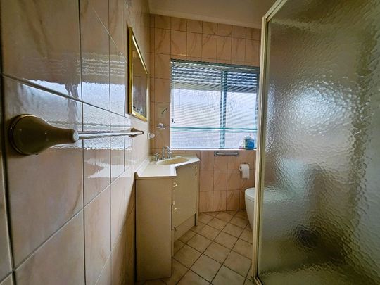 915 Centre Road, Bentleigh East VIC 3165 - House For Rent | Domain - Photo 1