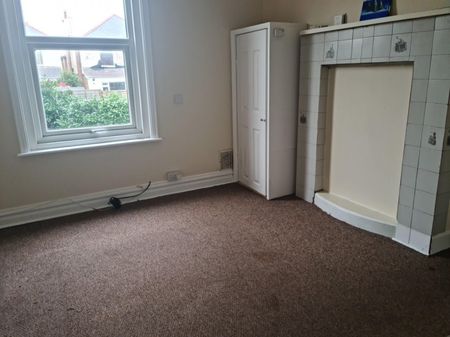 Very Large 6 Bed Student Property - Photo 2