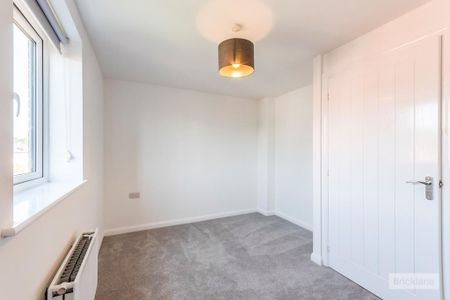 3 bedroom semi-detached house to rent - Photo 2