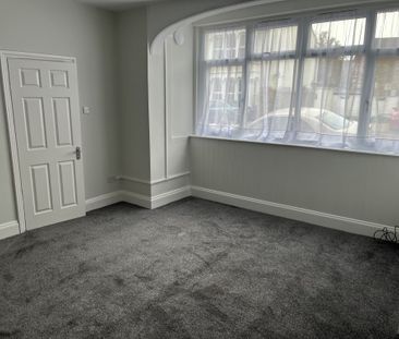 Recently Refurbished Ground Floor Flat available TO LET in Westclif... - Photo 6