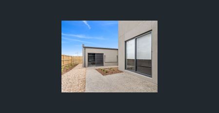 Spacious and Modern Property - Photo 5