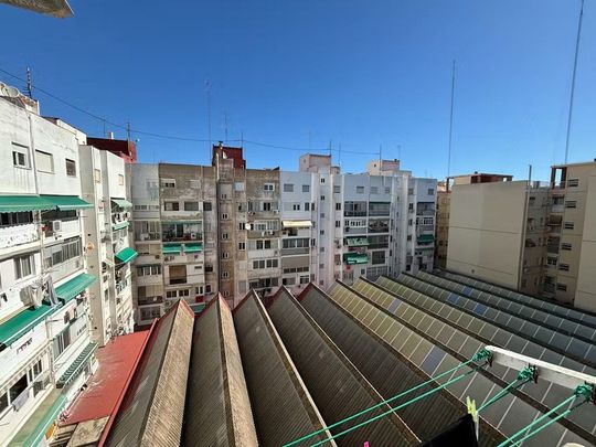 Carrer de Rodrigo de Pertegás, Valencia, Valencian Community 46023 - Photo 1