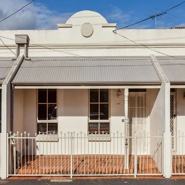 “Modern Bayside Living” - Photo 1