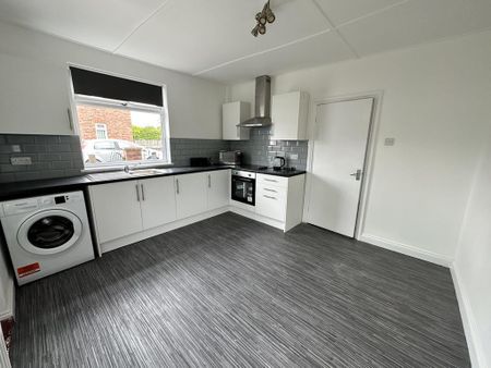 2 bedroom semi-detached house to rent - Photo 5