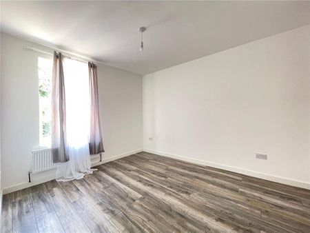 4 bedroom end of terrace house to rent - Photo 3