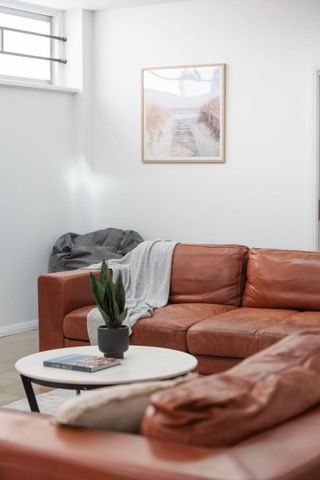 Fully Furnished - Industrial Style City Residence - Photo 2